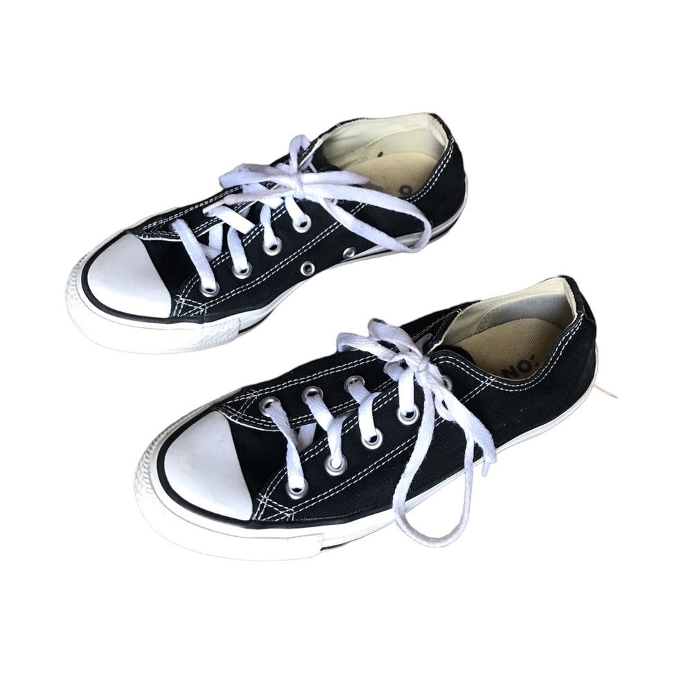 Women’s Converse shoes all star black with white bills size 6 good condition
